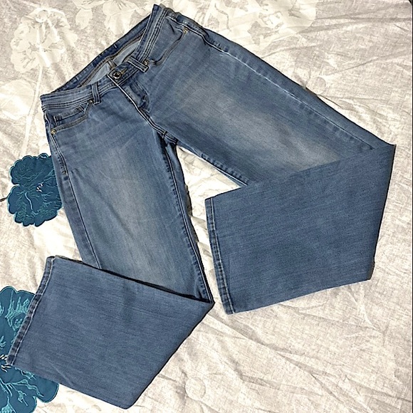 Levi’s Light Wash Flare Jeans - Picture 2 of 15